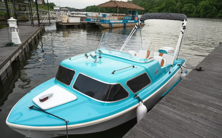 Retro-Boat-Rentals-RVA-Richmond-Small-Blue-Classic-Boat-(2)-min