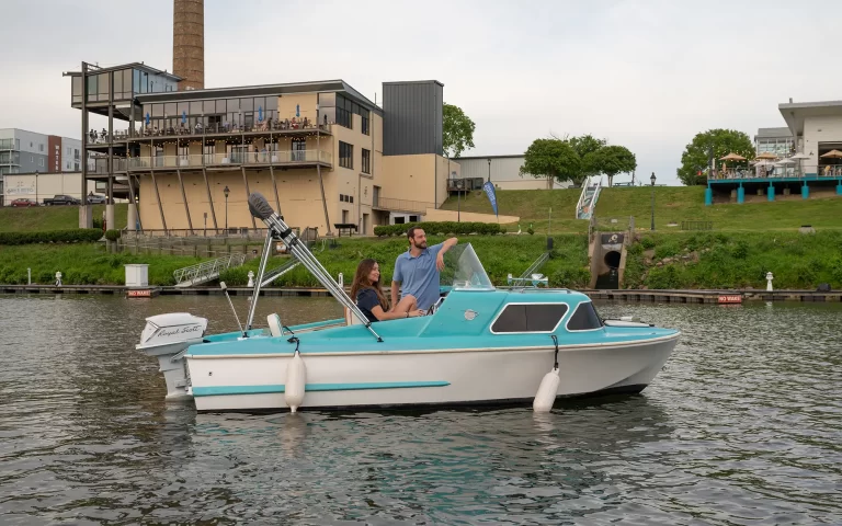 Retro-Boat-Rentals-RVA-Richmond-Small-Blue-Classic-Boat-(6)-min