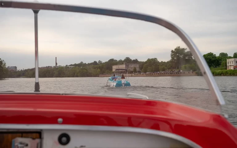 Retro-Boat-Rentals-RVA-Richmond-Small-Classic-Boats-min