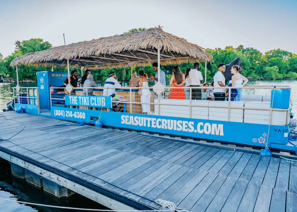 Booze cruises in Richmond VA. BYOB Tiki boat. group photo. Tiki Club RVA by Sea Suite Cruises.