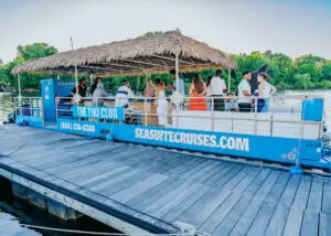 Booze cruises in Richmond VA. BYOB Tiki boat. group photo. Tiki Club RVA by Sea Suite Cruises.