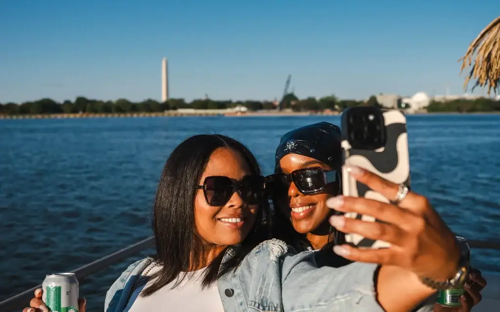 Sea-Suite-Cruises-Party-Boats-1A-(1)-min