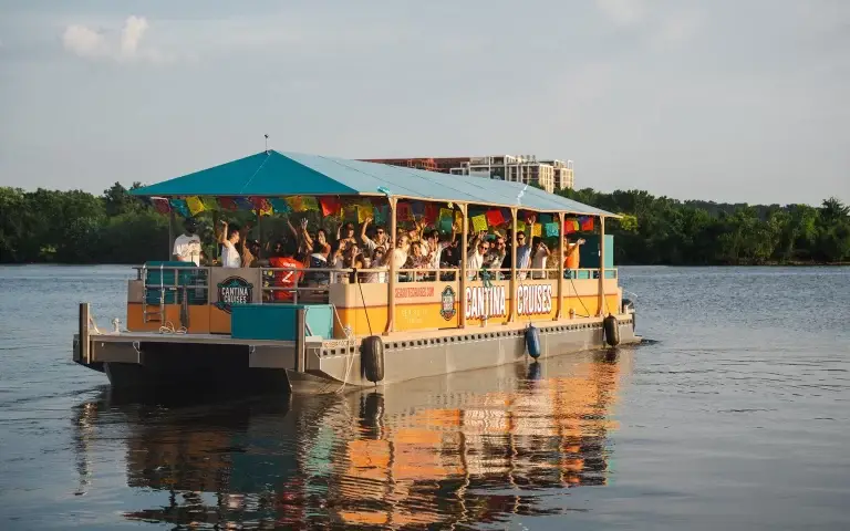 Sea-Suite-Cruises-Cantina-Cruises-DC-17A-(1)-min