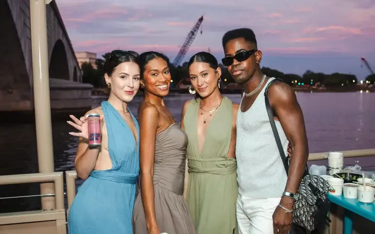 Sea-Suite-Cruises-Cantina-Cruises-DC-17C-(6)-min